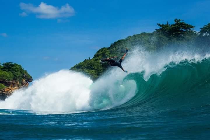 Arrys Watukarung Surfcamp Hotel Kalak Exterior foto