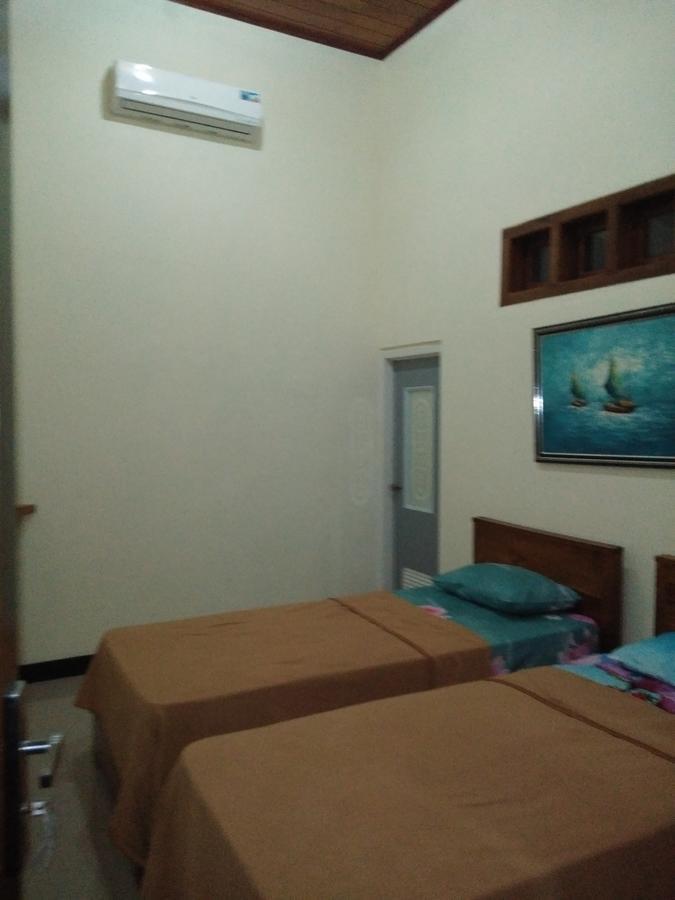 Arrys Watukarung Surfcamp Hotel Kalak Exterior foto