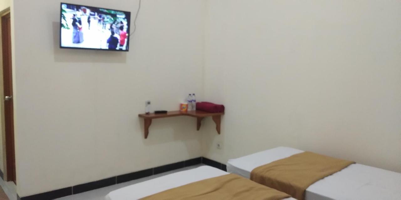 Arrys Watukarung Surfcamp Hotel Kalak Exterior foto