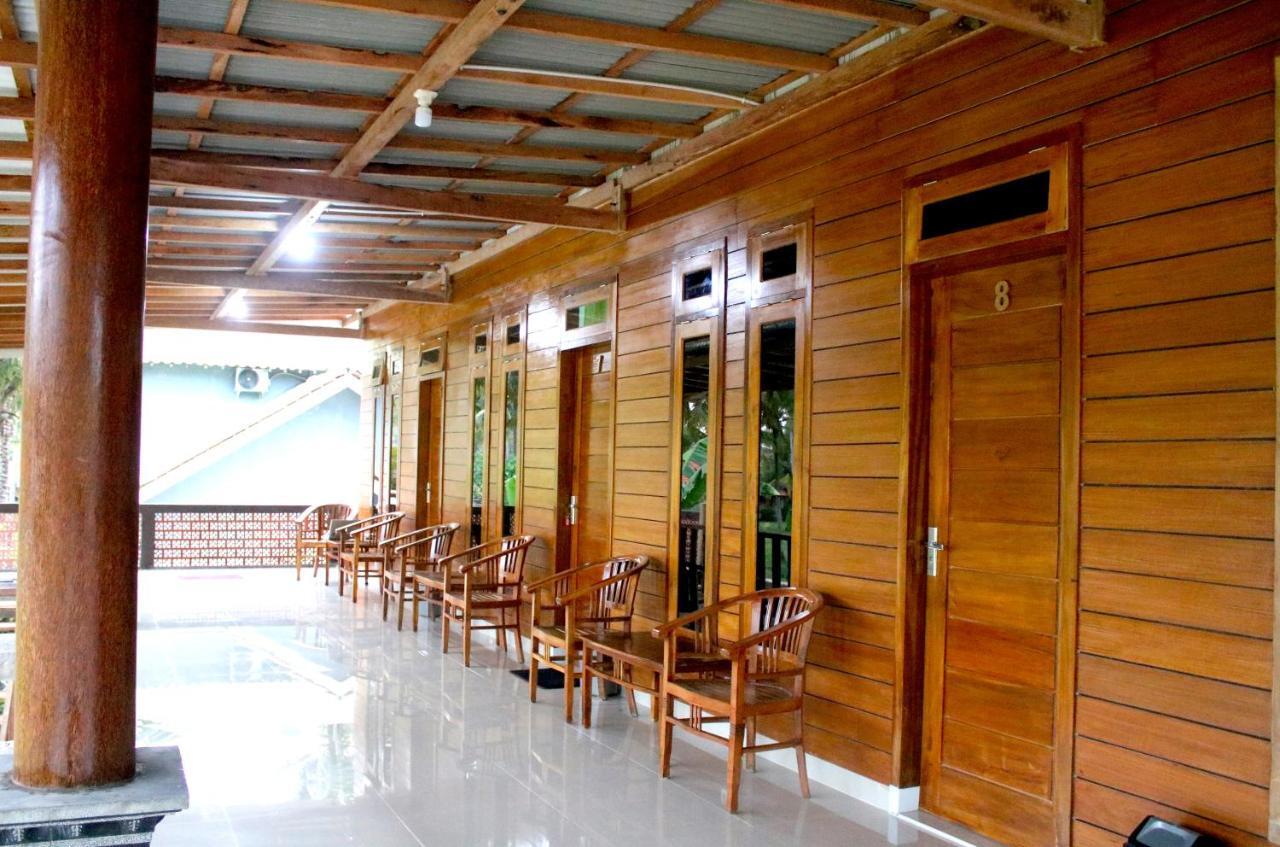 Arrys Watukarung Surfcamp Hotel Kalak Exterior foto