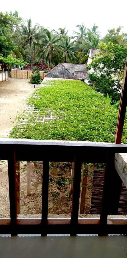 Arrys Watukarung Surfcamp Hotel Kalak Exterior foto