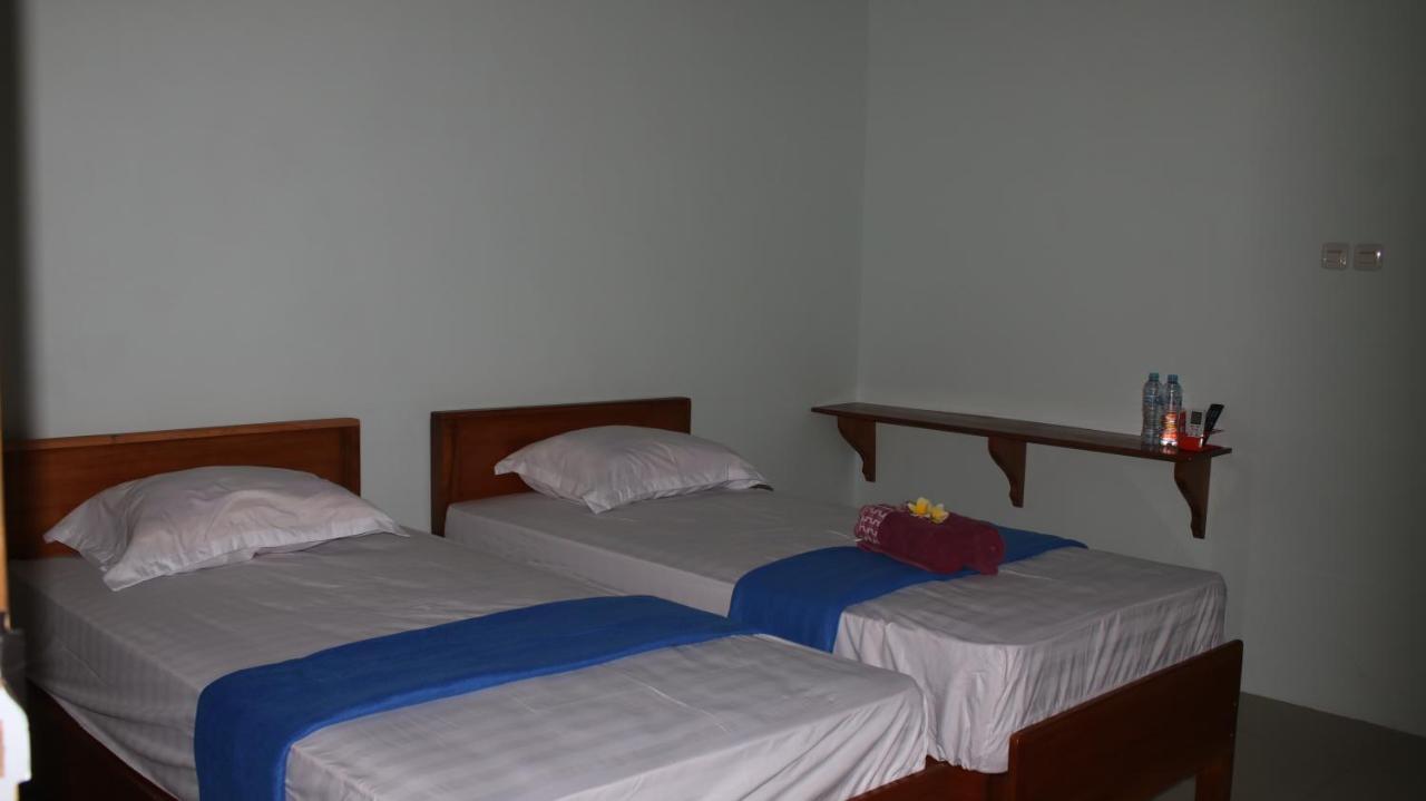 Arrys Watukarung Surfcamp Hotel Kalak Exterior foto
