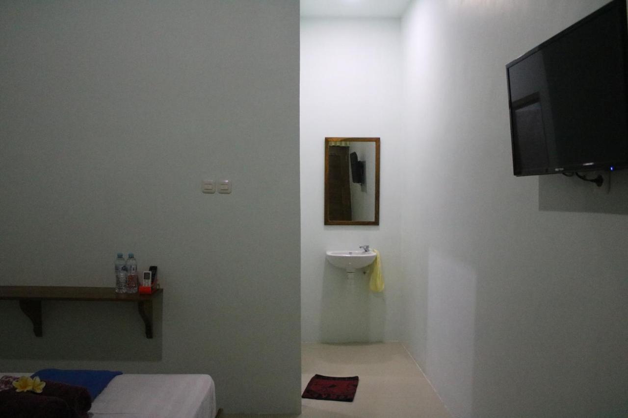 Arrys Watukarung Surfcamp Hotel Kalak Exterior foto
