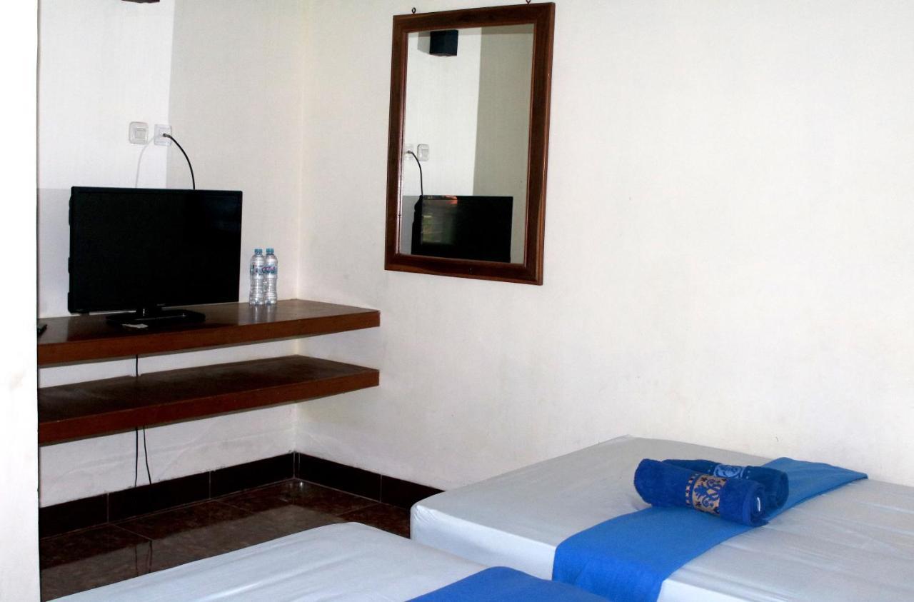 Arrys Watukarung Surfcamp Hotel Kalak Exterior foto