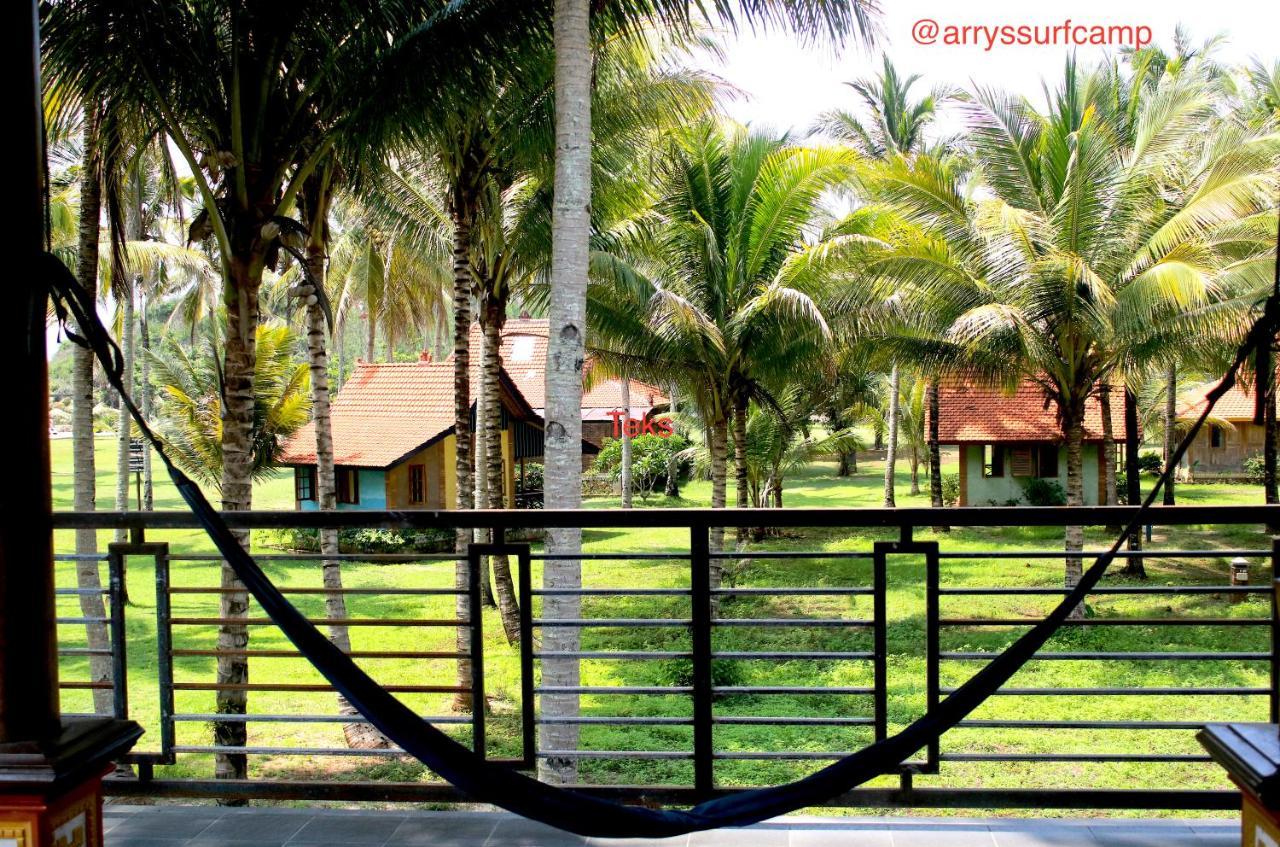 Arrys Watukarung Surfcamp Hotel Kalak Exterior foto